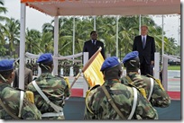 Foreign Minister Youssouf Bakayoko and His Highness the Aga Khan during the renditions of the Nashid-al-Imamah and the national anthem of Ivory Coast.
