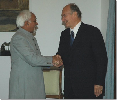 Shri M. Hamid Ansari, Vice President of India meeting with His Highness Aga Khan in New Delhi on May 12, 2008.