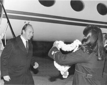 hazar-imam-arriving-in-calgary-nov-1978-2