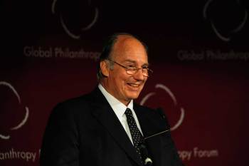 aga-khan-at-global-philanthropy-forum-2 His Highness the Aga Khan speaking to the Global Philanthropy Forum.