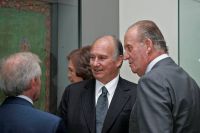 His Highness the Aga Khan and His Majesty the King of Spain viewing the exhibition of pieces from the Aga Khan Museum Collection.