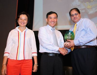 Chairman of Singapore Agency of Science Technology & Research and Mrs Lee Bee Wah, Member of Parliament for the Republic of Singapore with Aziz Merchant