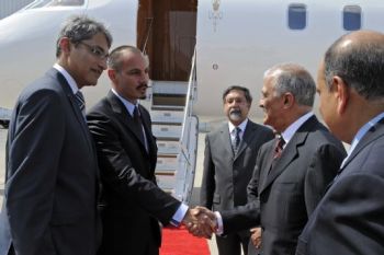 Prince Rahim is introduced to community leaders by Ismaili Council for Canada Vice-President Malik Talib. Photo Gary Otte/theismaili.org