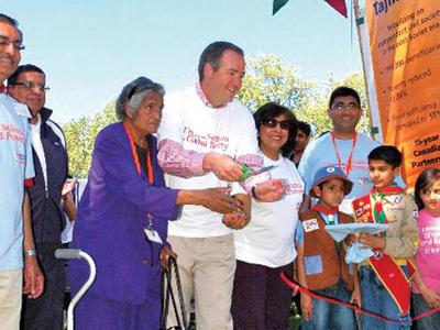 Metro - Walkers aim to ease poverty