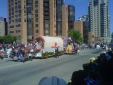 The ‪Ismaili‬ community float wins best overall at Calgary Stampede