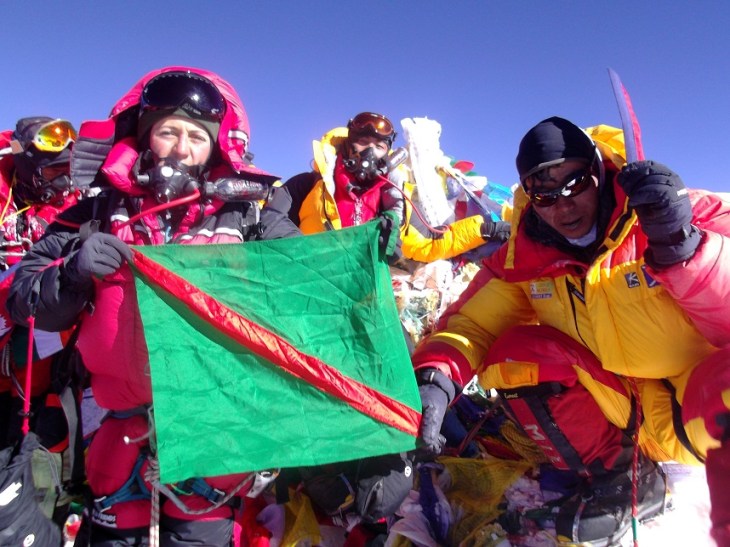 Ismaili Flag at Mount Everest Samina Baig Mirza Ali Pak Youth Outreach