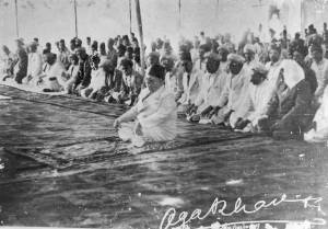 The photo of Imam Sultan Mohamed Shah leading the Namaz The photo of Imam Sultan Mohamed Shah leading the Namaz