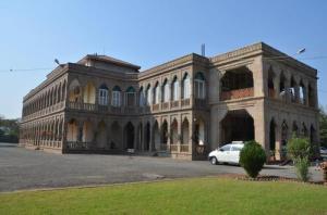 Jamat of Rajula in Gujarat: Naadim Shamji &amp; Family's Holiday Tour to India