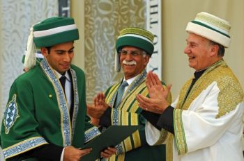 Karachi: 30th convocation of Aga Khan University held, 367 graduates get degrees An Aga Khan University graduand receives his degree from Mawlana Hazar Imam, the University Chancellor, and Firoz Rasul, President of AKU. Photo: TheIsmaili / Gary Otte