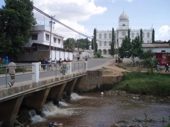 Photo credit: Nizar Hassam Jivraj at Panoramio