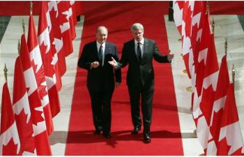 Ottawa, Canada. Thursday February 27, 2014: His Highness Prince Karim Aga Khan IV and Canadian Prime Minister Stephen Harper walk down the Hall of Honour on Parliament Hill ahead of his address to both Houses of the Parliament. Image credit: THE CANADIAN PRESS/Fred Chartrand, Postmedia News