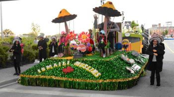 The Ismaili Muslim Community Float 2014 - In Partnership with Boys and Girls Club of Calgary