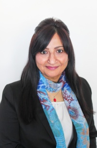 Rosmin Bhanji receives University of Calgary WRC Distinguished Alumna Award