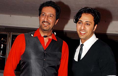 Indian Bollywood music director and playback Salim Merchant (R) and Sulaiman Merchant participate in the Cancer Patient Aid Association (CPAA) musical evening on World No Tobacco Day in Mumbai on May 26, 2013. (Photo credit: STR/AFP/Getty Images)