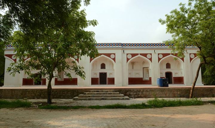 Bare Bateshewala Mahal