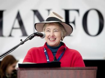 Houston Mayor Annise Parker greets the crowd at Saturday’s Aga Khan Partnership Walk. The fundraiser is an official Citizenship Month event.