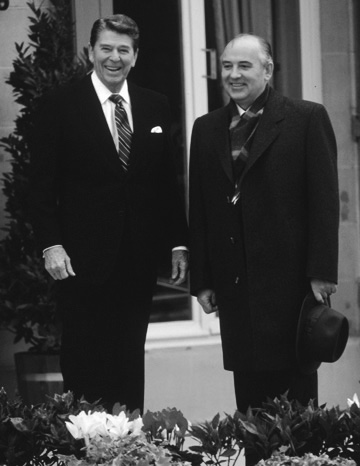 The late US President Ronald Reagan with Soviet General Secretary Gorbachev during 1985 Superpower summit (Image via Macau Daily Times)