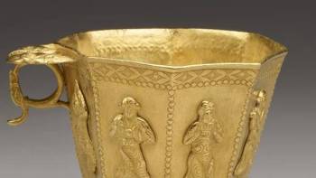 A gold cup, which is completely unique among the items recovered from the cargo. Gold acquired great value in Chinese culture during the Tang dynasty. 