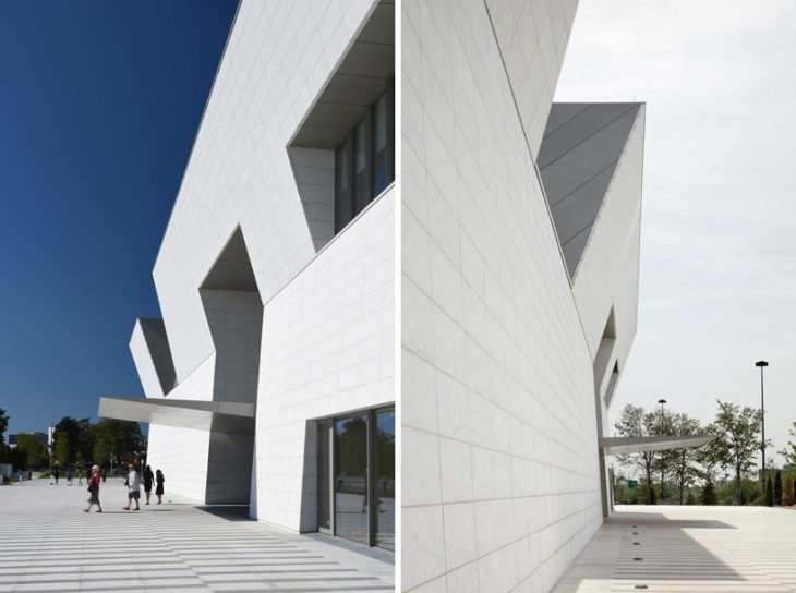 a deep canopy cantilevers above the main entrance (left) photo © gary otte photography (right) photo © tom arban photography