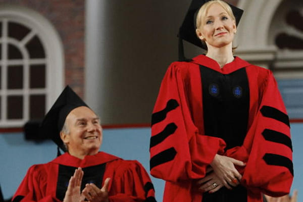 His Highness Prince Karim Aga Khan (l.) applauds as fellow honorary degree recipient British author J.K. Rowling (r.) stands to receive her honorary Doctor of Letters degree during the 357th Commencement Exercises at Harvard University in 2008. (Photo: Brian Snyder/Reuters)