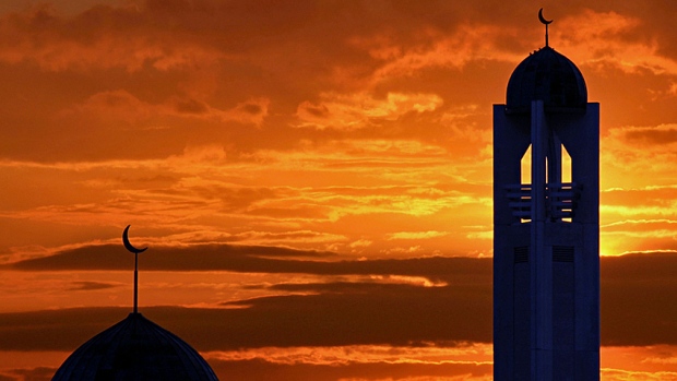 Fighting radicalization: Why mosques shouldn't close their doors to troubled Muslims - Canada - CBC News