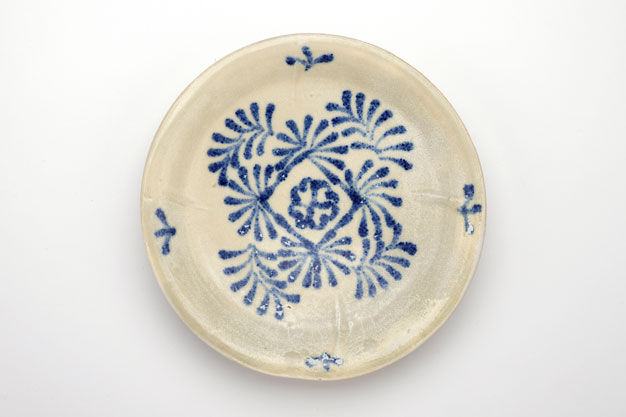 This ninth-century Gongxing dish's blue-and-white glaze is a precursor of the trademark decoration of later Chinese ceramics. (Image via Now Magazine)