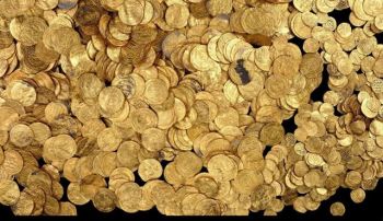 Treasure includes at least 2,000 gold coins from the Fatimid period, approximately 1,000 years ago. Photo by Clara Amit / Israel Antiquities Authority