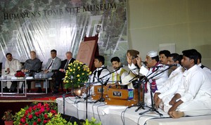 NEW DELHI, APR 7 (UNI):- Prince Shah Karim Al Hussaini Aga Khan along with Union Minister for Tourism Mahesh Sharma listening Qawwali after lay foundation stone of Humayun`s Tomb Site Museum in New Delhi on Tuesday. UNI PHOTO-76U