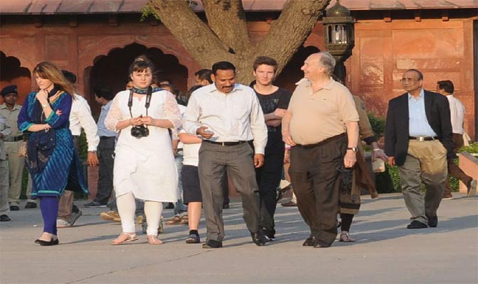 His Highness Prince Karim Aga Khan and family visit Taj Mahal, 9th April 2015. (image credit: amaruja.com)