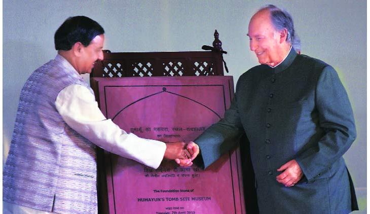 Minister Mahesh Sharma with His Highness the Aga Khan on Tuesday. (Source: Express Photo by Neeraj Priyadarshi)