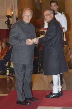 Aga Khan Receives India’s Padma Vibhushan Award
