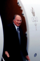 Poem by Zafeera Kassam: Tuje Chhodi Duje Dwaari Kyu(n) Jaave