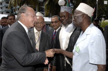 His Highness the Aga Khan meets with leaders of the Muslim community at a ceremony marking the 25th anniversary of the Madrasa Programme. 