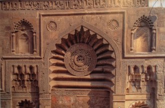Facade of Aqmar Mosque (Image: Jonathan M. Bloom)
