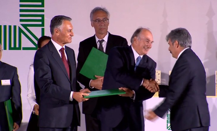 Yousef Nasser accepting the award for the revitilisation of the Birzeit Historic Centre. (Photo: AKDN)