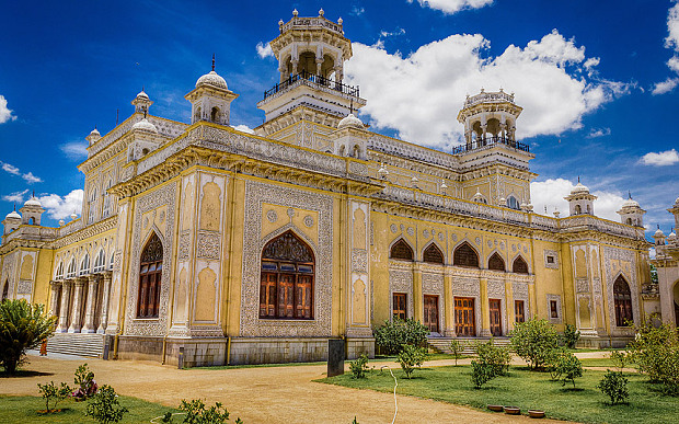 The Chowmahalla Palace in Hyderabad: it alone had 6,000 employees; there were around 3,000 Arab bodyguards, 28 people whose only job was to bring drinking water and 38 more were employed to dust the chandeliers. (Image Credit: Getty Images/Flickr RM/Neeraj Murali via Telegraph - UK)