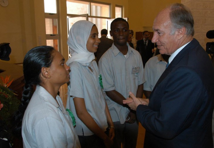 Students at the Aga Khan Academy, Mombasa greeting His Highness the Aga Khan on the occasion of the inauguration of the school. (Photo: AKDN/Gary Otte)