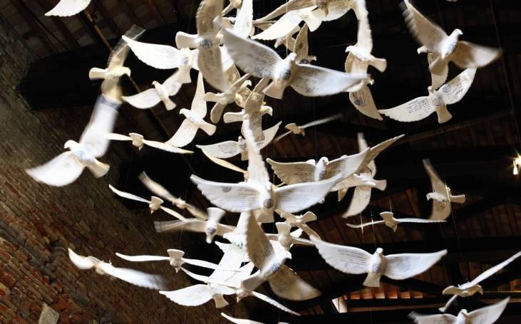 Manal Al Dowayan, B. 1973, Suspended together (image via the Telegraph - Barjeel Art Foundation Collection)