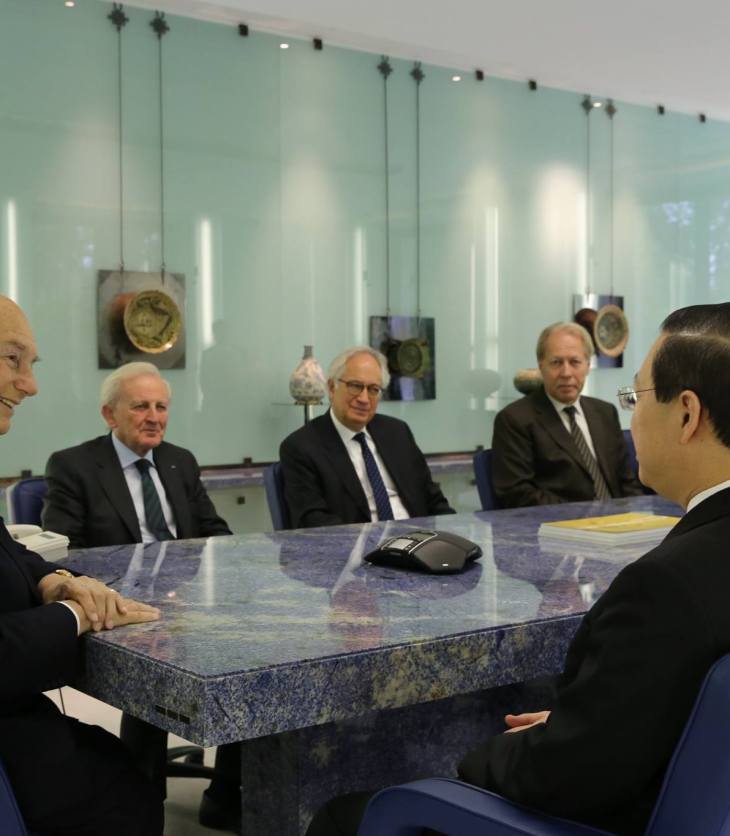 AKTC and the Malaysian delegation in discussions ahead of the signing of the Management Collaboration Agreement in the presence of Penang’s Government Chief Minister, H.E. the Right Honorable Lim Guan Eng, and His Highness the Aga Khan (Image via AKDN Facebook page)