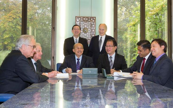 AKTC and the Malaysian delegation signing the Management Collaboration Agreement in the presence of Penang’s Government Chief Minister, H.E. the Right Honorable Lim Guan Eng, and His Highness the Aga Khan. (Photo: AKDN)