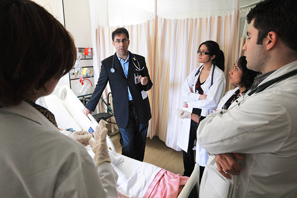 Dr. Ally Prebtani, associate professor of medicine, talks with medical students (Image: McMaster University)