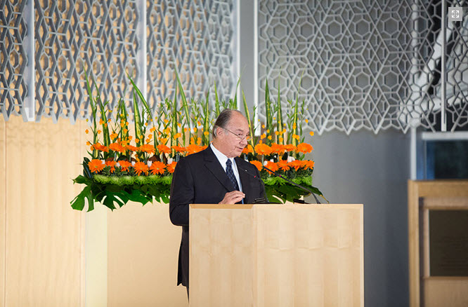 His Highness the Aga Khan, recipient of the 2013 Royal Architectural Institute of Canada Gold Medal, addresses the audience gathered at the Delegation of the Ismaili Imamat in Ottawa, upon receiving the honour. Photo: AKDN / Farhez Rayani