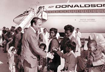 High Commissioner for Refugees Prince Sadruddin Aga Khan with Bangladeshi refugees in 1973. (Image credit: UNHCR)