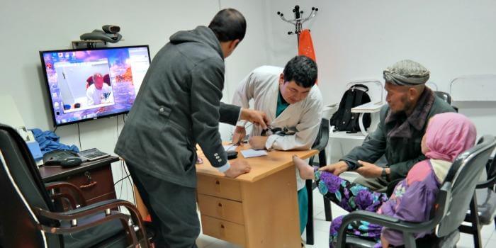 In Afghanistan, telemedicine helps doctors diagnose patients in remote parts of the country. Afghanistan experiences some of the highest maternal and child mortality rates in the world. Thanks to a telemedicine program supported by AKFC, families in Bamyan now have access to health professionals when they need it.