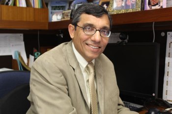 AKU Dr Zulfiqar A. Bhutta, has been presented a prestigious Turkish award, the 2015 International TÜBA Academy Prize, in health and life sciences