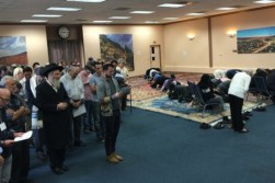 After tragedy, Muslims and Jews join in prayer