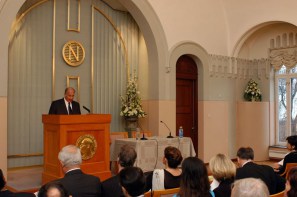 His Highness the Aga Khan delivers his address at the Norwegian Nobel Institute to an audience of academics, diplomats, civil society leaders, and representatives from the Norwegian government and the private sector. Photo: AKDN/Gary Otte