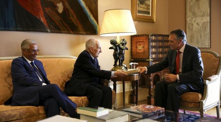 AKDN Resident Representative, Nazim Ahmad (l) with Adriano Moreira (c) in the audience of the Portuguese President Cavaco Silva (r) at the Palace of Belém. Adriano Moreira is seen presenting the President an edition of d ' "Os Lusíadas" (Image credit: Andre Kosters /Lusa via Correio da Manhã)