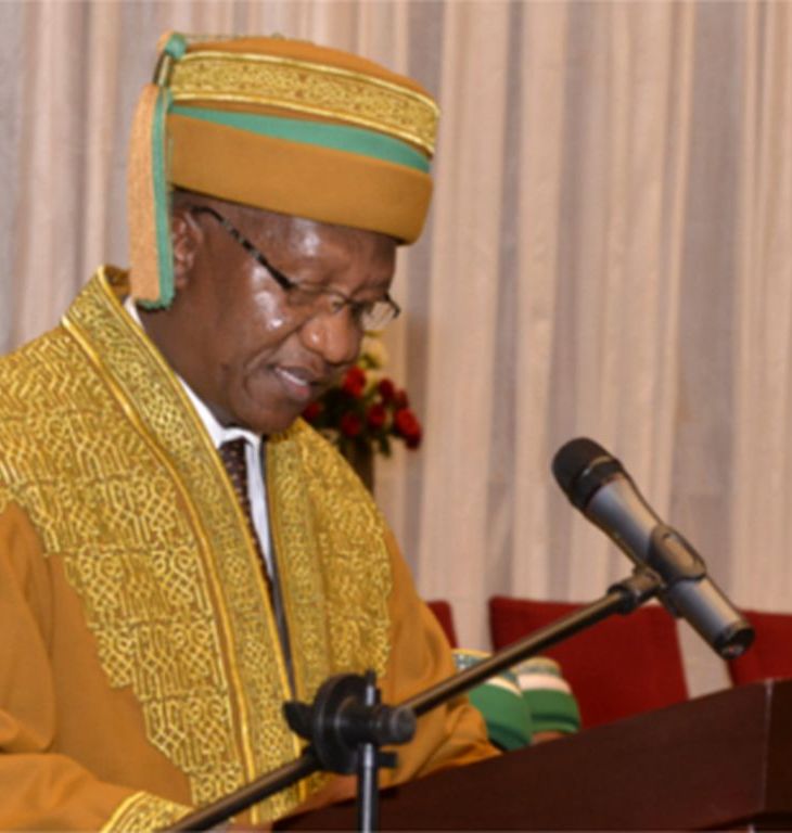 The chief guest Dr Benedict Mtasiwa, Chief Principal, Exchange Programmes, Links and Partnerships, Inter-University Council for East Africa, delivers his speech (photo: AKU)
