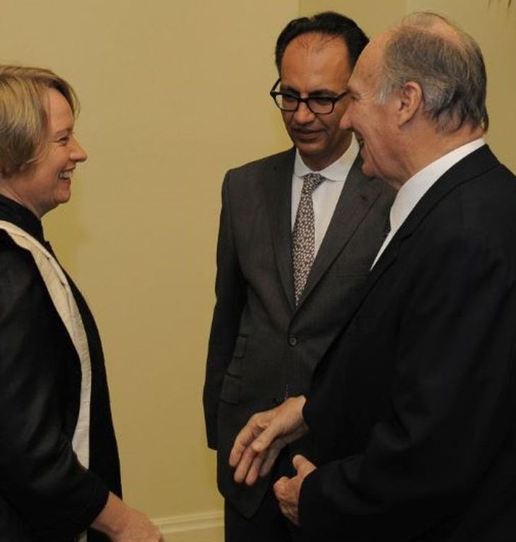 October 24, 2010: Veronika Hofer meets His Highness Prince Karim Aga Khan in Doha, Qatar during the presentation of the Aga Khan Award for Architecture, as Farrokh Derakhshani, Director of the Award looks on. (image credit: Veronika Hofer / ARTE)
